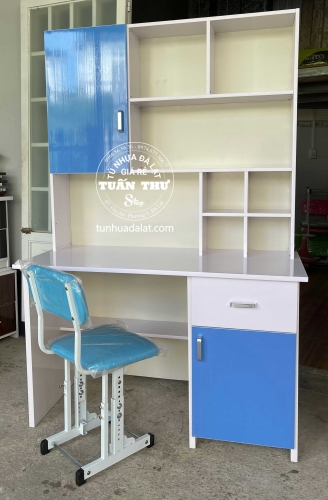 Bàn học cho bé 1m2. Ghế bán riêng 400k / cái